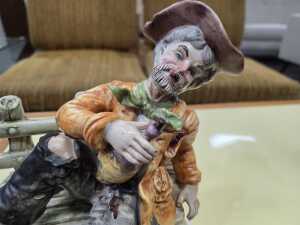 Capodimonte tramp on a bench ceramic figure - 4