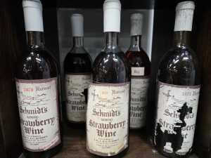 Mixed Schmidt's strawberry wine, five bottles - 2