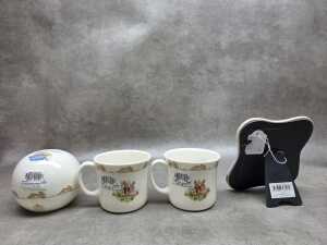 Four Royal Doulton 'Bunnykins' porcelain pieces, all in boxes - 9