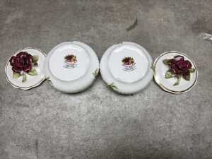 Royal Albert 'Old Country Roses' porcelain mantel clock, together with pair of trinket boxes - 10