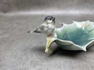 Two Franz porcelain Christmas items with chickadees - 4