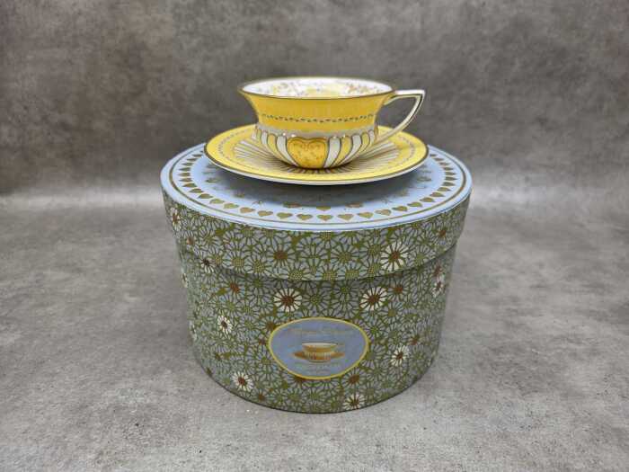Wedgwood 'Queen of Hearts' porcelain duo