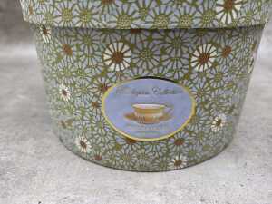 Wedgwood 'Queen of Hearts' porcelain duo - 2