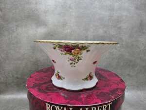 Royal Albert 'Old Country Roses' porcelain tall bowl - 2