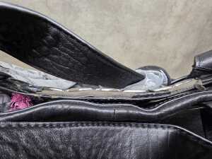 Silver tone handbag with floral lining - 4
