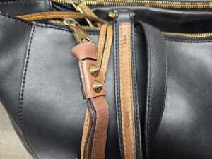 Chloe black leather shoulder bag. Comes with a 'Legit Grails' authentication certificate - 2