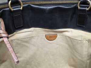 Chloe black leather shoulder bag. Comes with a 'Legit Grails' authentication certificate - 4