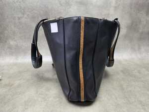 Chloe black leather shoulder bag. Comes with a 'Legit Grails' authentication certificate - 7