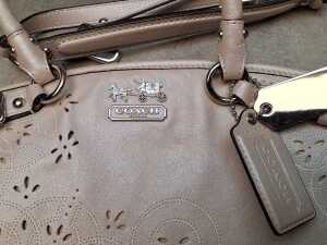 Handbag in mushroom with silver hardware. - 3
