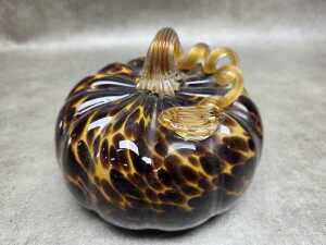 Two speckled art glass items - 6