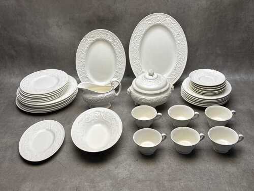 Wedgwood Patrician part dinner setting for six