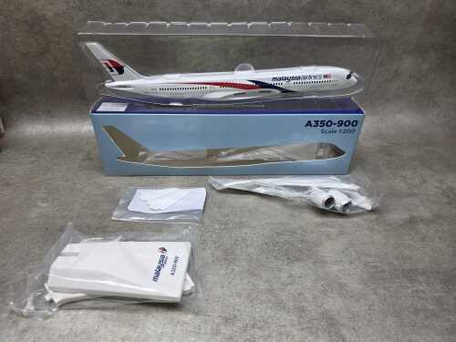 Malaysia Airlines A350-900 1:200 scale model aeroplane