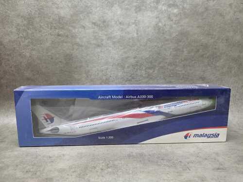 Malaysia Airlines Airbus A330-300 1:200 scale model aeroplane, sealed