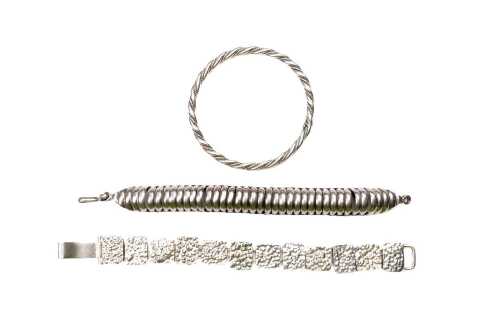 A collection of jewellery in sterling and European silver