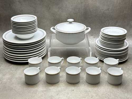 Lindau porcelain dinner setting for ten plus serving ware