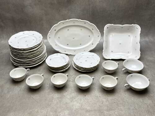 Assorted Tielsch Walbrzych 'Scattered Flowers' porcelain, plus serving ware
