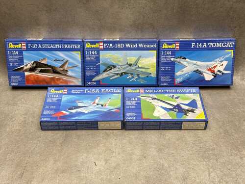 Five Revell 1:144 model airplanes, sealed