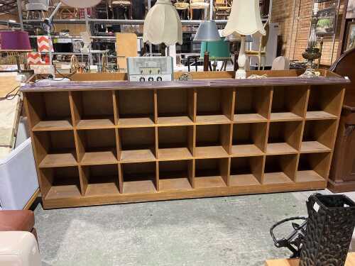 Pigeonhole shelving unit