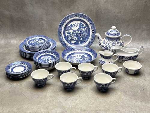 Churchill 'Willow' blue and white porcelain dinner setting
