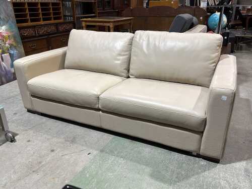 Freedom leather 2.5 seater sofa