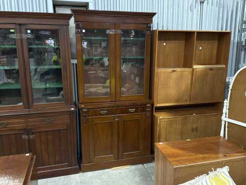 Victorian mahogany glazed bookcase cabinet (middle)
