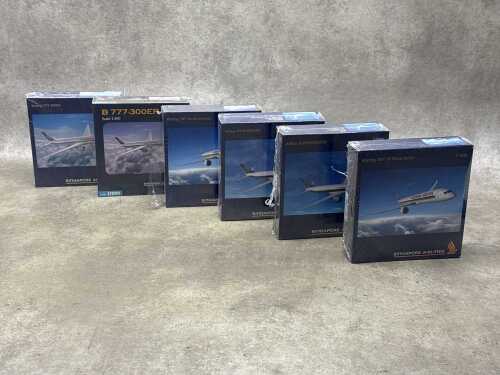 Six Singapore Airlines 1:500 aeroplanes, all sealed