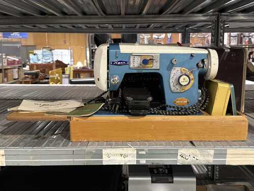 Zig zag sewing machine