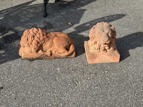 Two lion outdoor figures