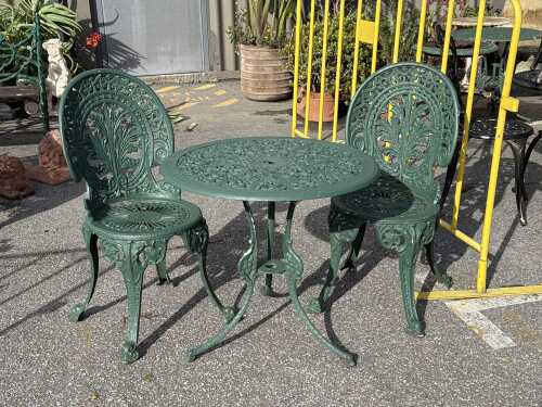 Three-piece cast aluminium garden setting