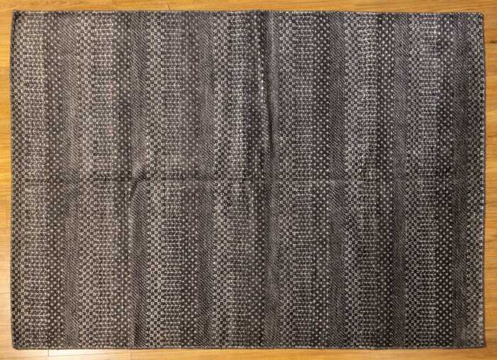 Modern Persian rug, hand-knotted wool, 242 x 174cm