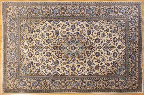 Persian Kashan rug, hand-knotted wool, 305 x 200cm
