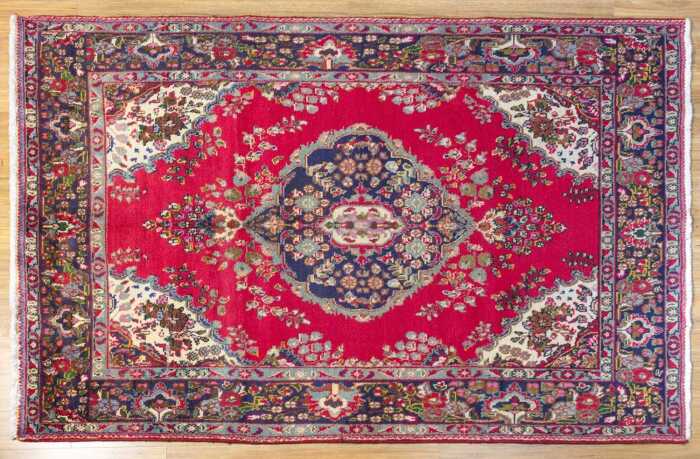 Persian Bakhtiari rug, hand-knotted wool, 305 x 192cm