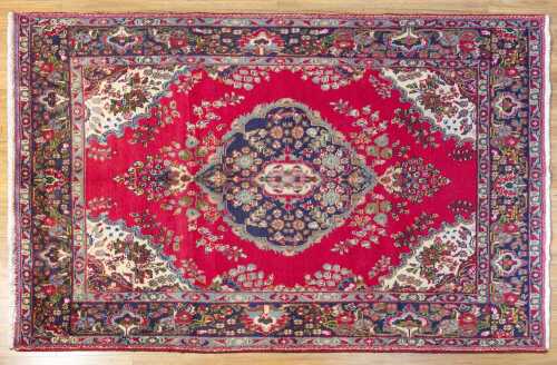 Persian Bakhtiari rug, hand-knotted wool, 305 x 192cm