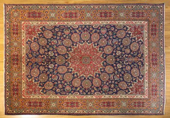Fine Persian Saruq rug, hand-knotted wool, 322 x 220cm
