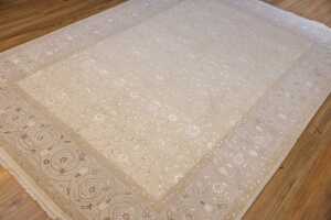 Indo-Persian Kashan rug, hand-knotted wool with silk inlay, 246 x 170cm - 2