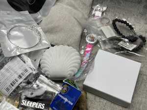 Group of assorted jewellery - 3