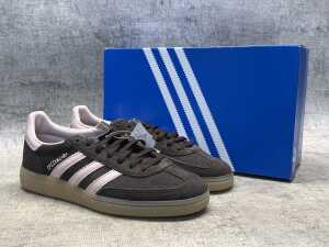 Adidas Handball Spezial size US 9 Women's