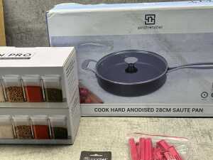 Group of homewares - 3