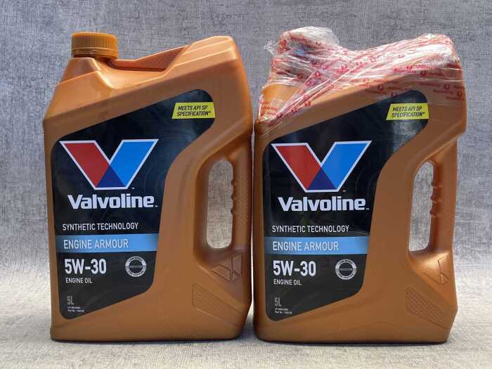 Two Valvoline 5W-30 engine oil