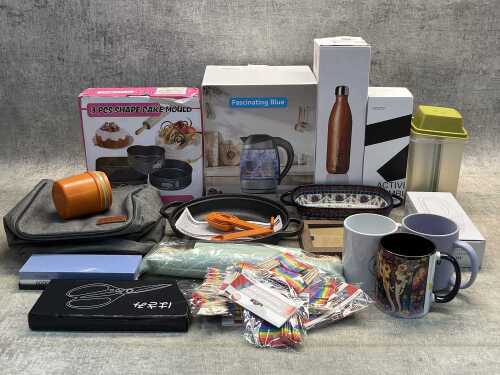 Group of kitchenware