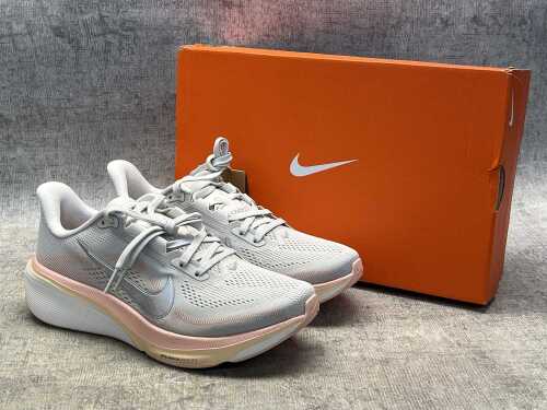 Nike Air Zoom Pegasus 42 size US 8 Women's