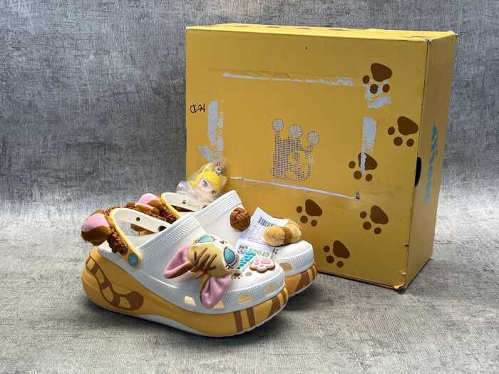 Crocs X Popmart Molly Crush Clog size US 7 Women's