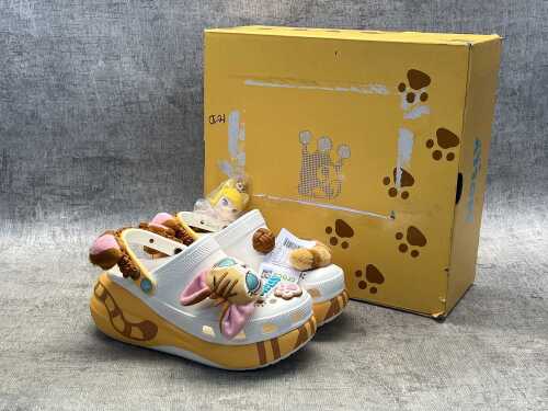 Crocs X Popmart Molly Crush Clog size US 7 Women's