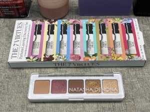 Group of beauty products - 4