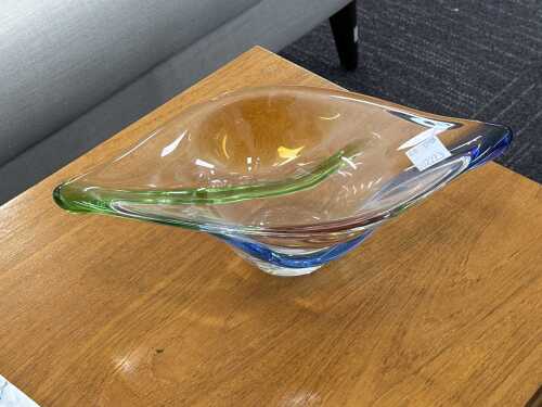 Art glass centrepiece bowl