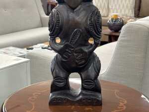 Traditional Maori carved timber Tekoteko guardian figure - 3