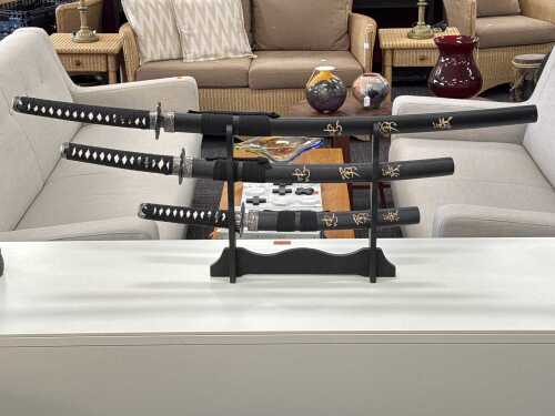 Decorative replica Japanese samurai sword set