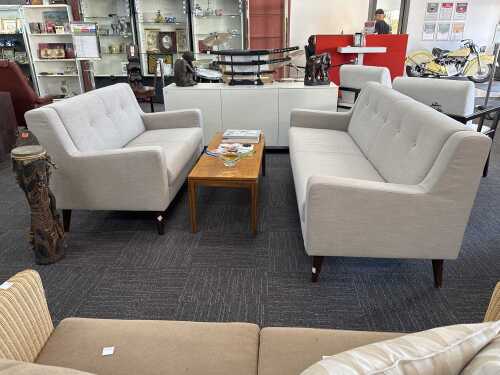 Two piece lounge suite