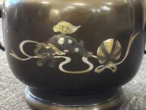 Chinese brass twin-handled planter with applied decoration of Foo dog and ball - 2