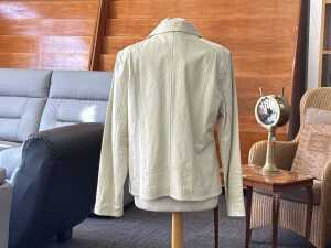 Emerge white jacket - 4